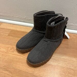 MUK LUKS Women’s Flexi Hoboken Boot – Size 8 – Dark Heather Gray